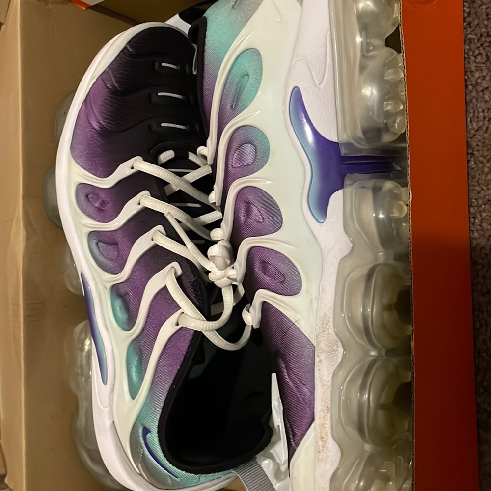 AIR VAPORMAX PLUS 'GRAPE' used